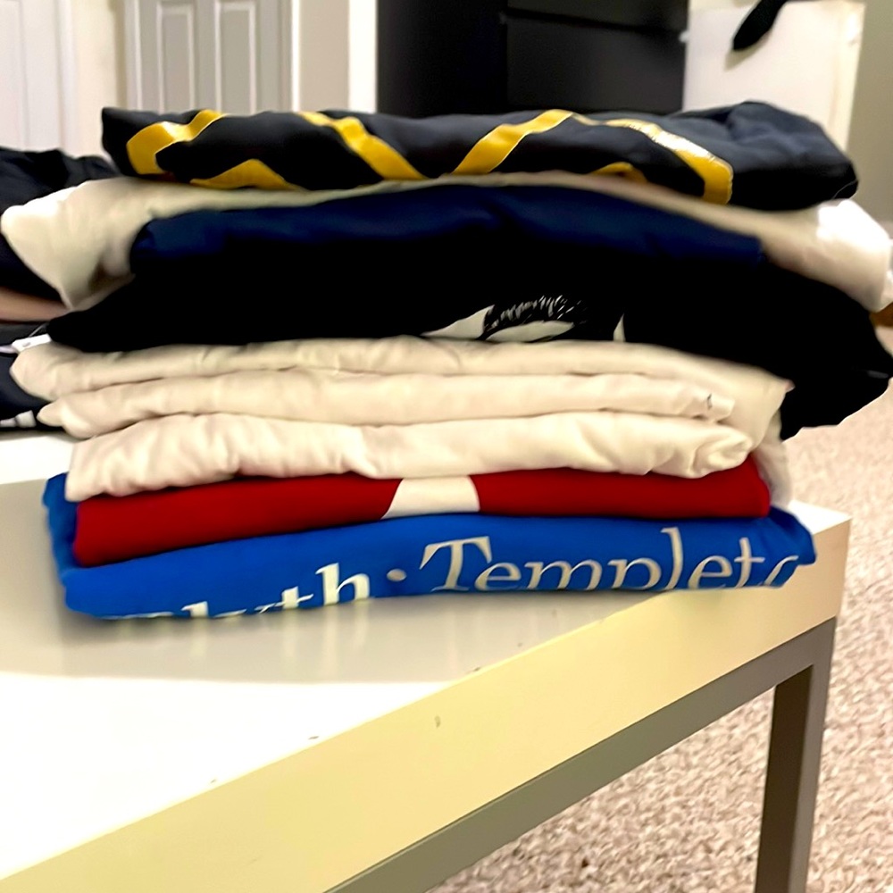 A bundle (X10) of medium sized kids T-shirts. All are in good condition